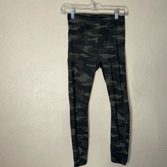 Athleta ultimate 7/8 tights in green camo - Picture 1 of 6
